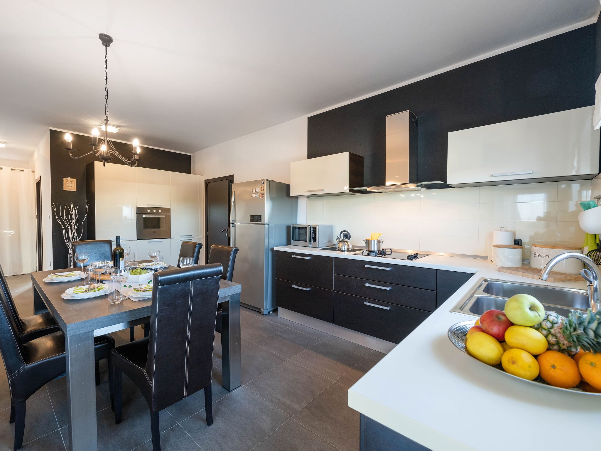 Schöne Villa in ruhiger Stadt mit Pool und BBQ - Image-tags.info