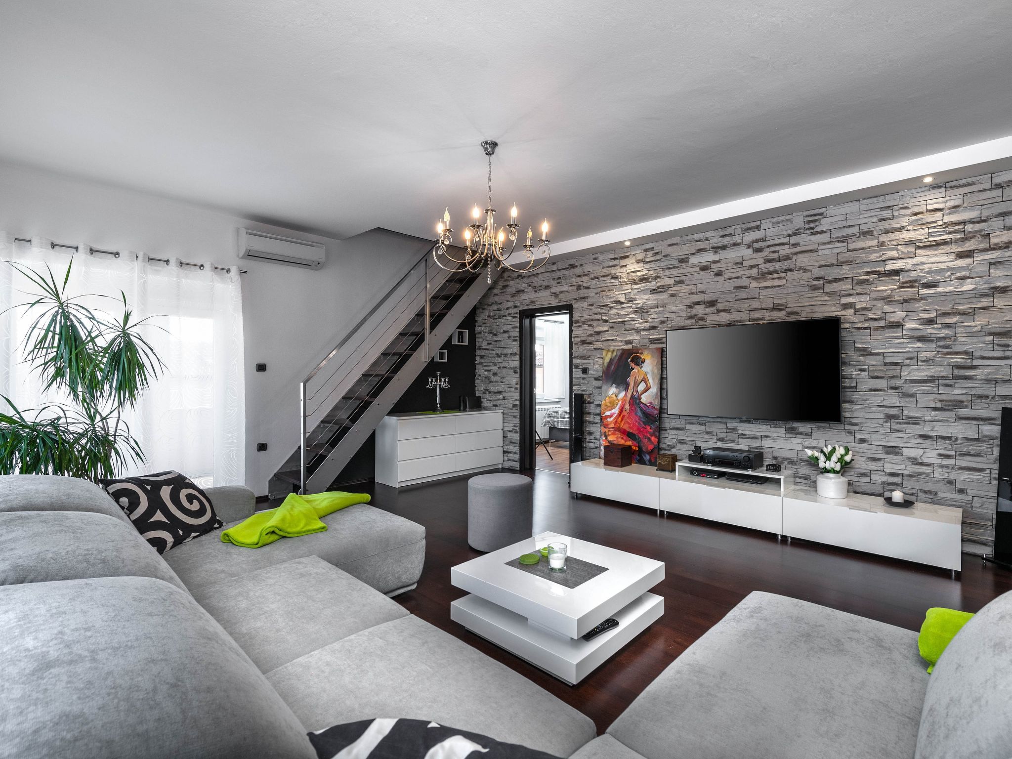 Schöne Villa in ruhiger Stadt mit Pool und BBQ - Image-tags.info