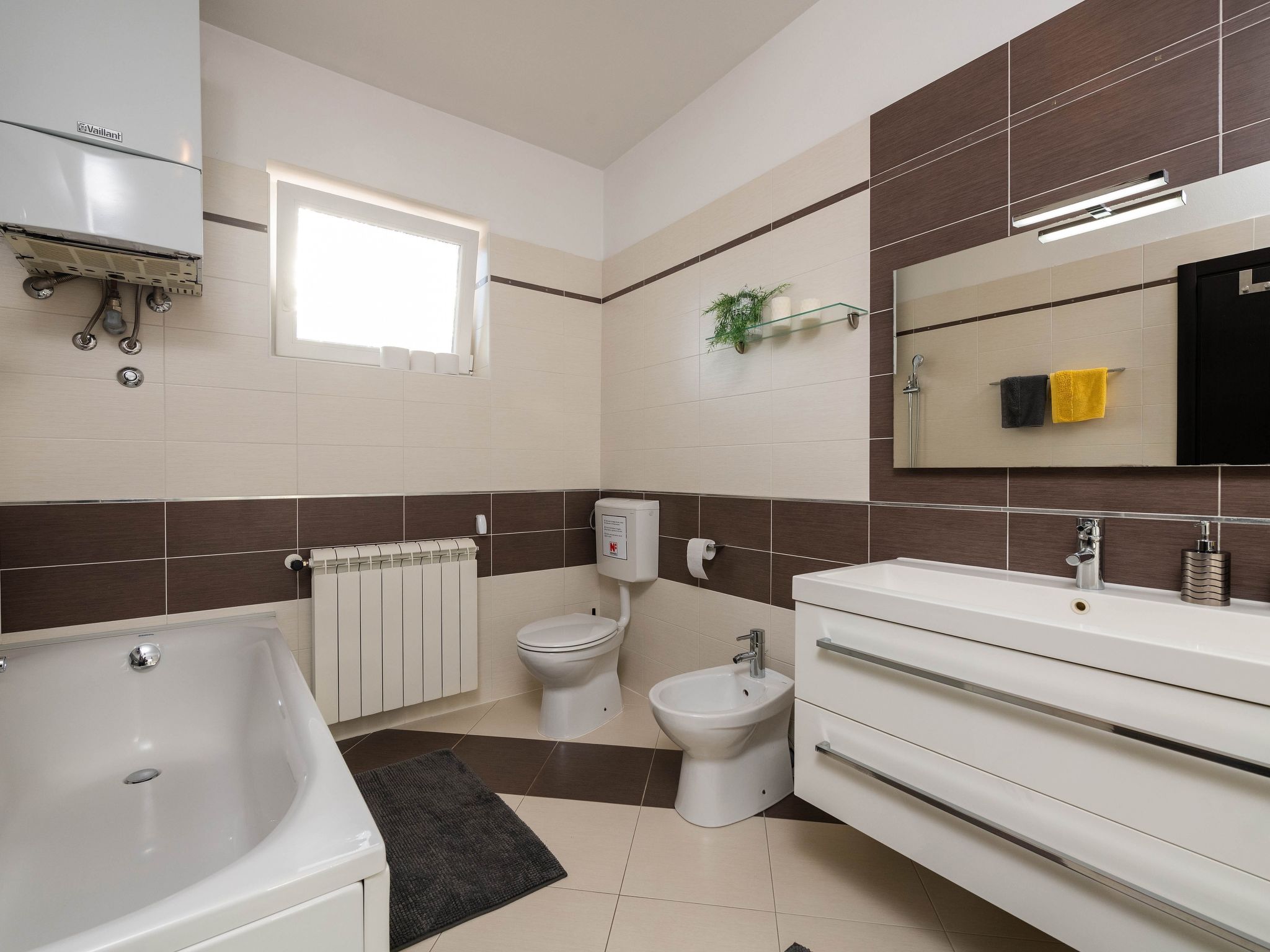 Schöne Villa in ruhiger Stadt mit Pool und BBQ - Image-tags.info