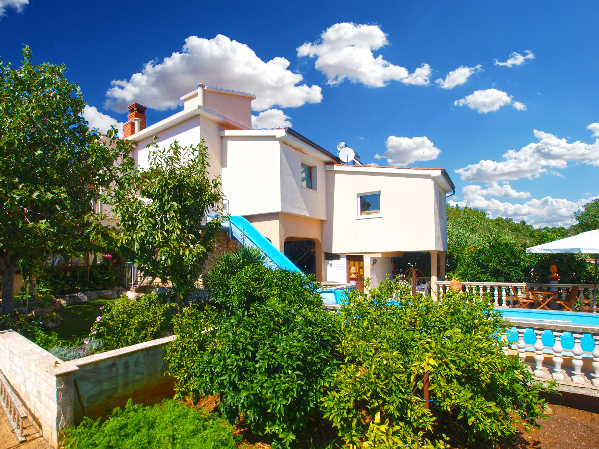 Apartment 811