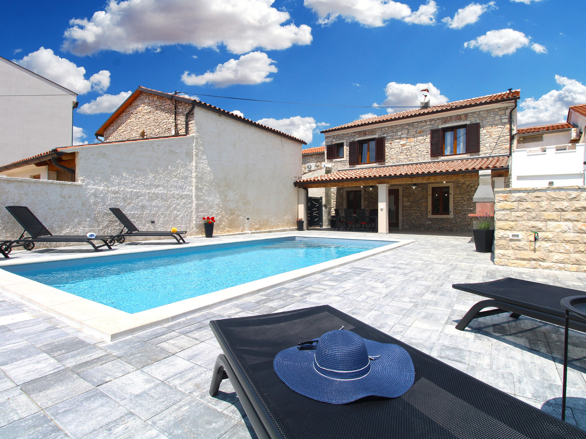 House 2249 Apartment in Liznjan