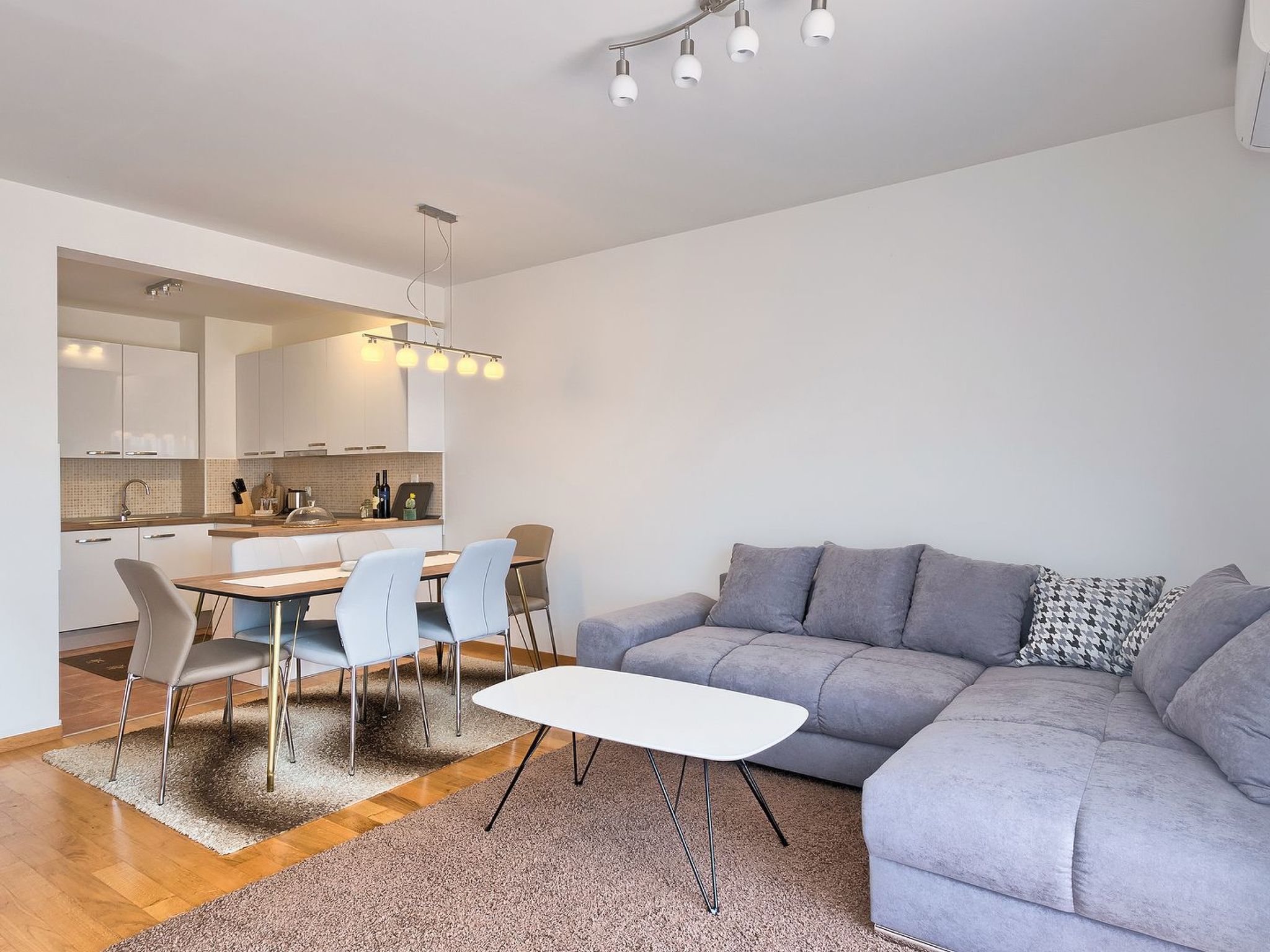 Mara spacious apartment with pool