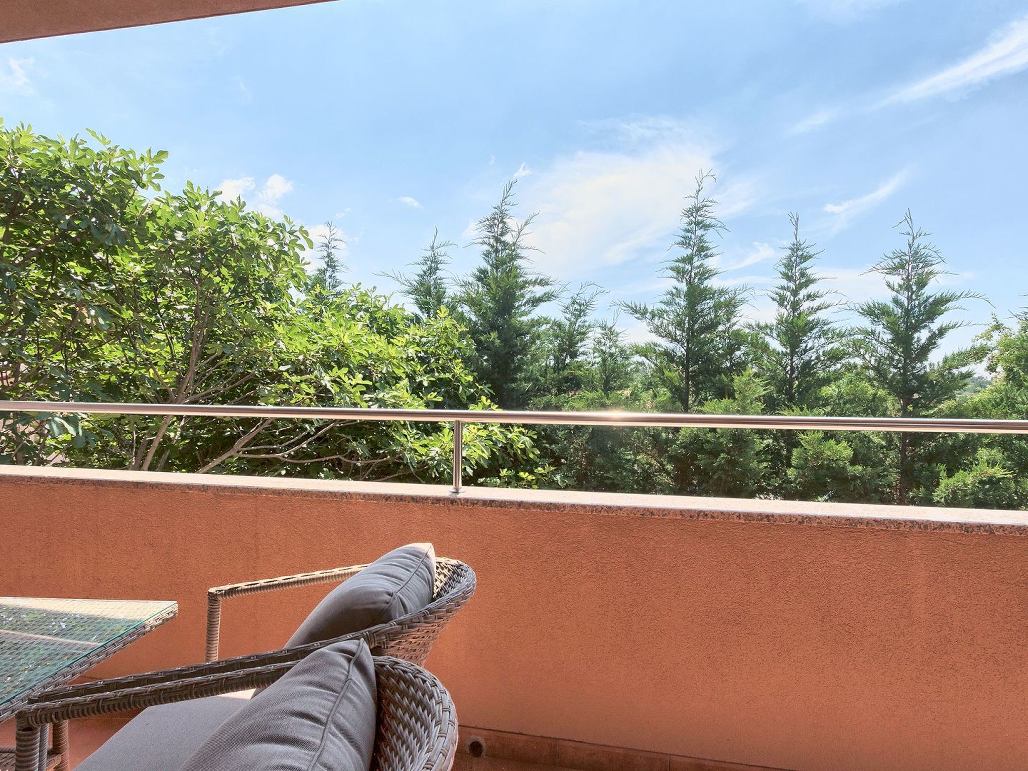 Mara spacious apartment with pool