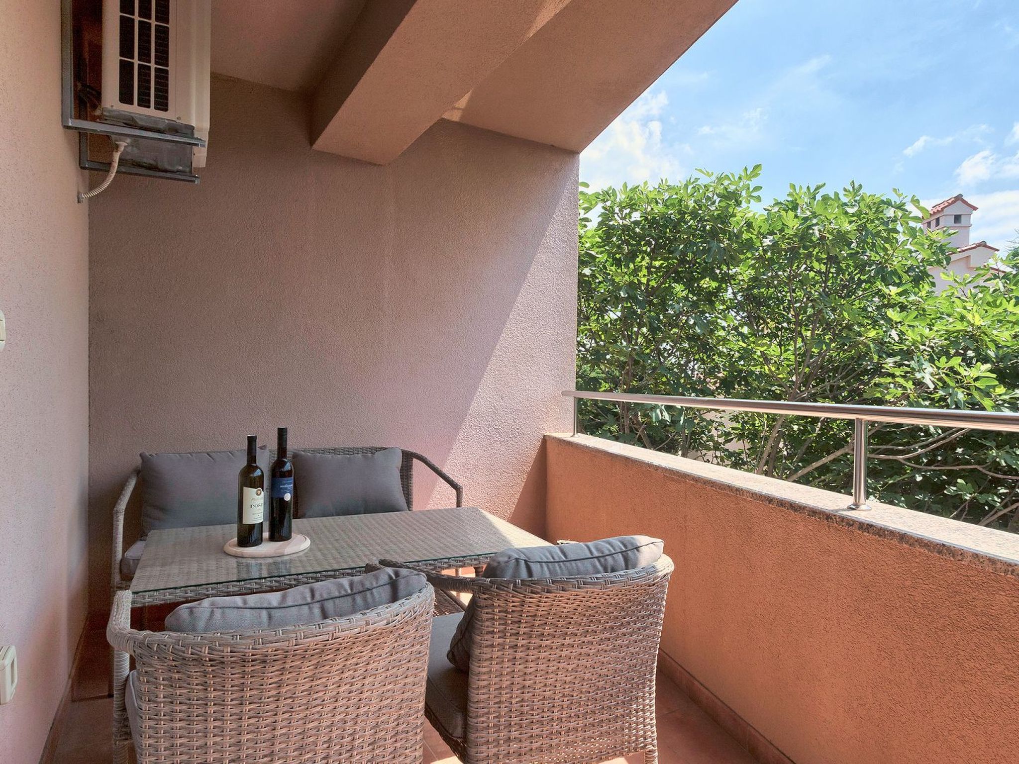 Mara spacious apartment with pool