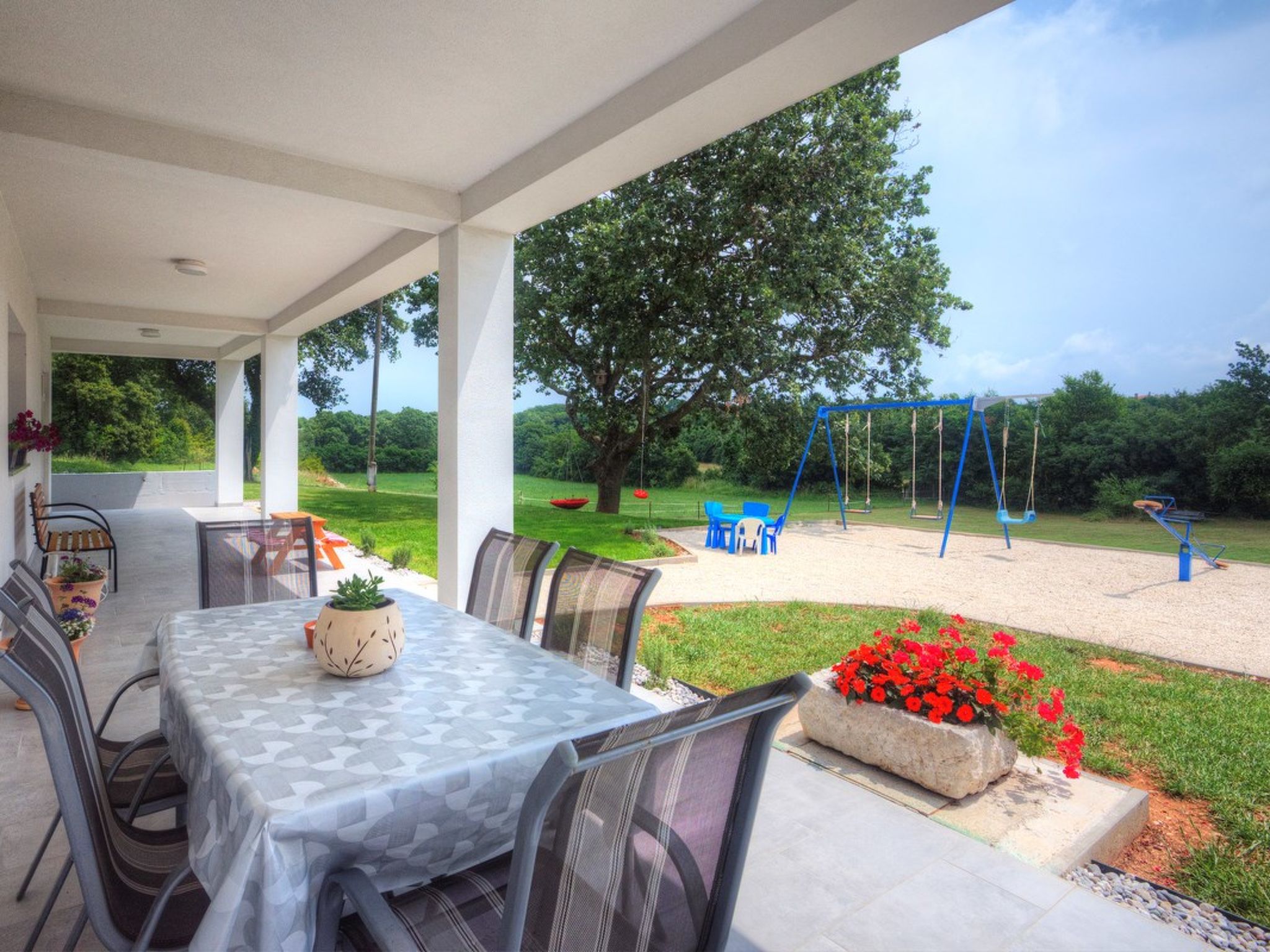 Photo of White house