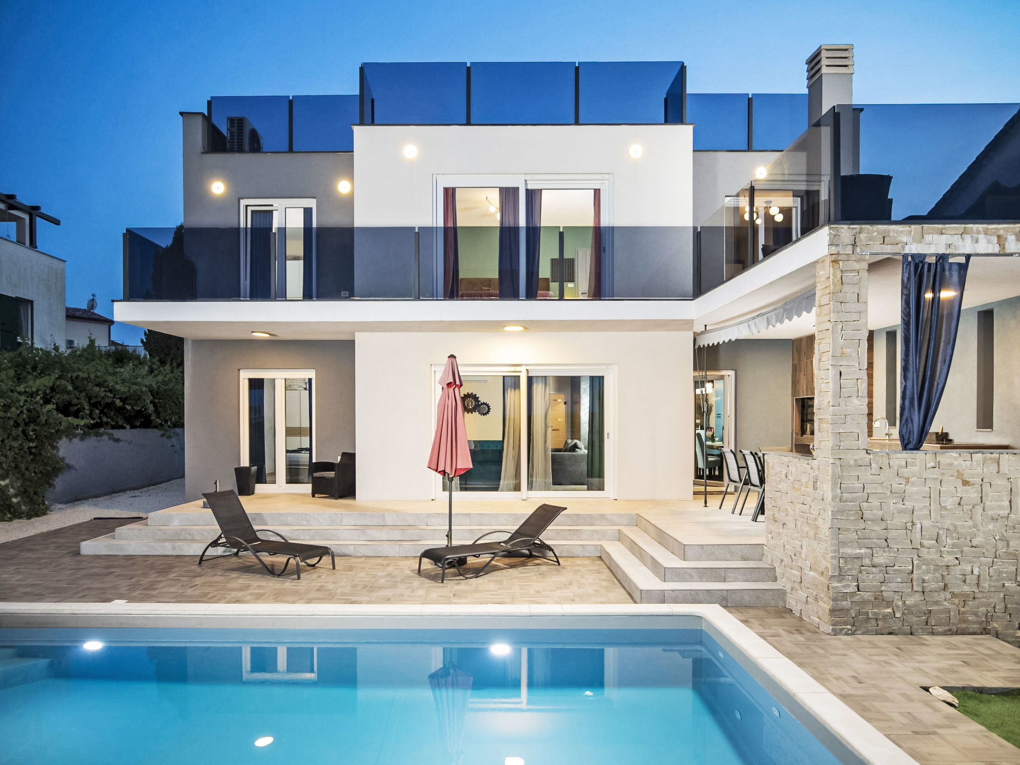 5-Schlafzimmer-Villa Eminentia mit Meerblick - Buiten