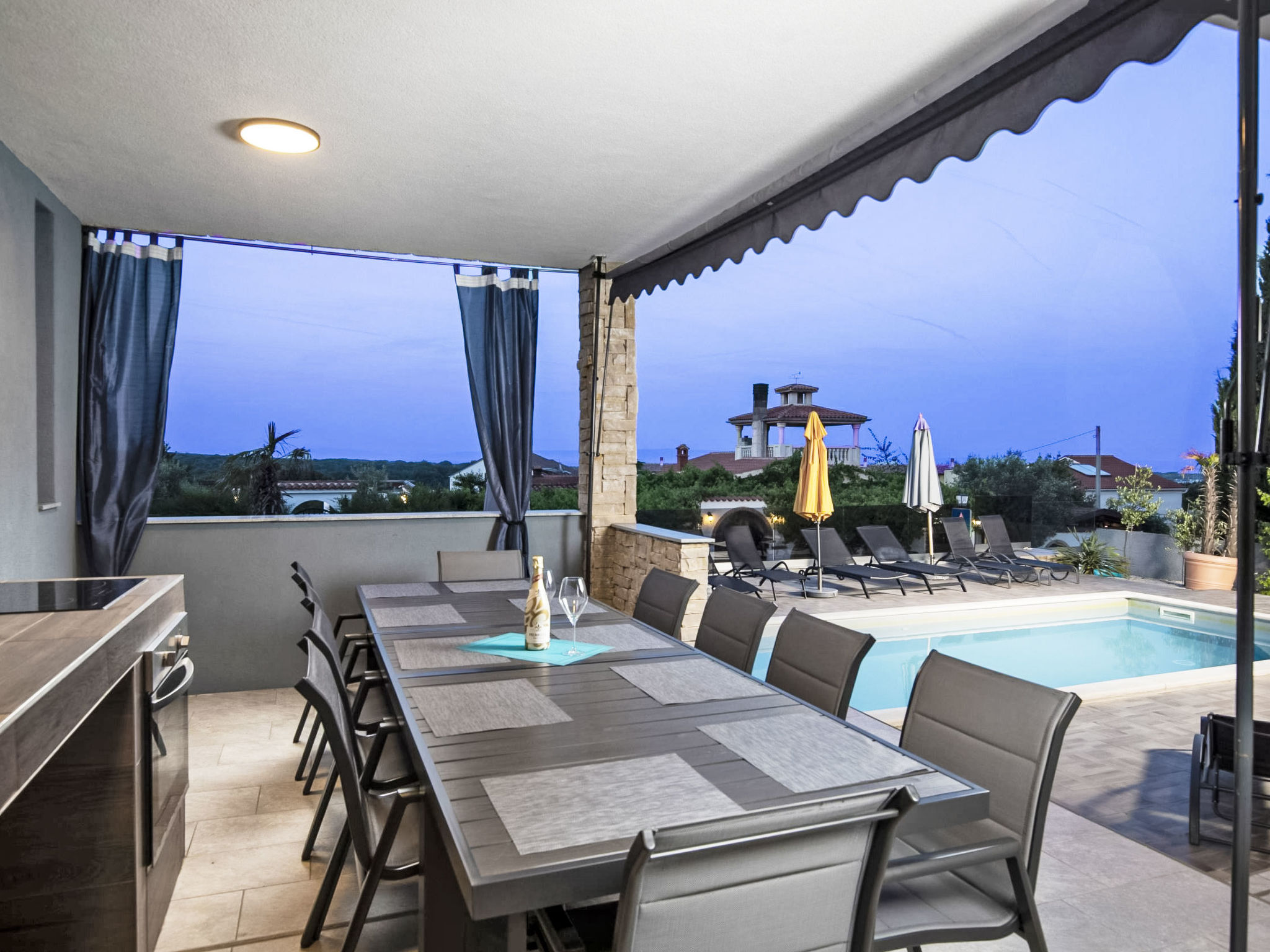 5-Schlafzimmer-Villa Eminentia mit Meerblick - Buiten