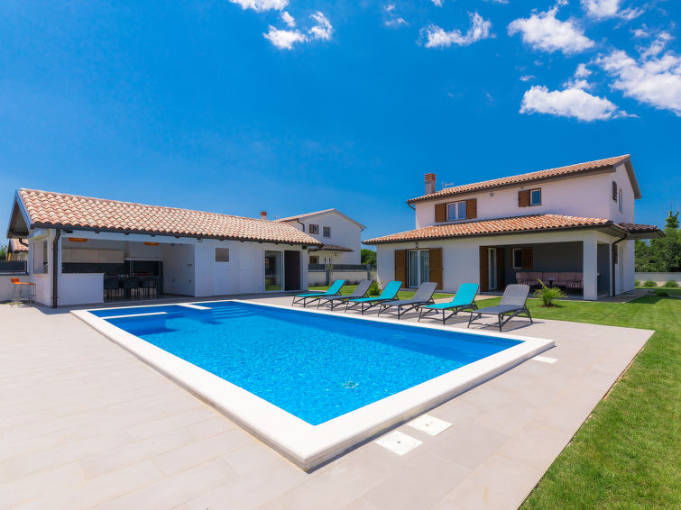 Villa Alba Rossa: op 900 m van centrum Šišan met whirlpool en zwembad in Medulin/Šišan