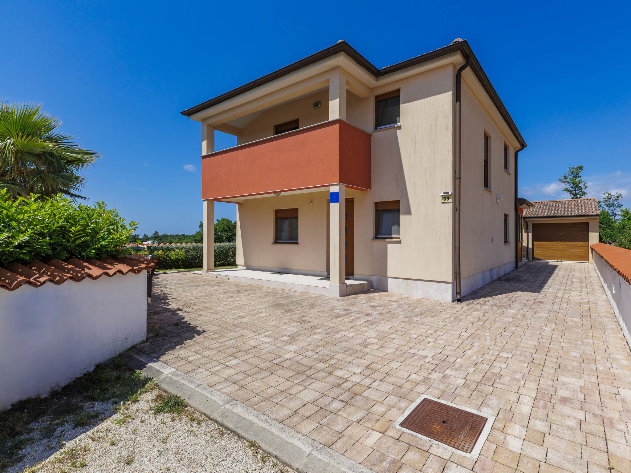 Casa Manera-Buiten