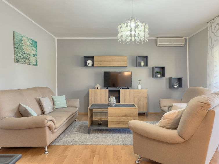 Search and Stay destination Filipana, Istarska županija - Croatia from AU$ 208. Filipana (RCA405)