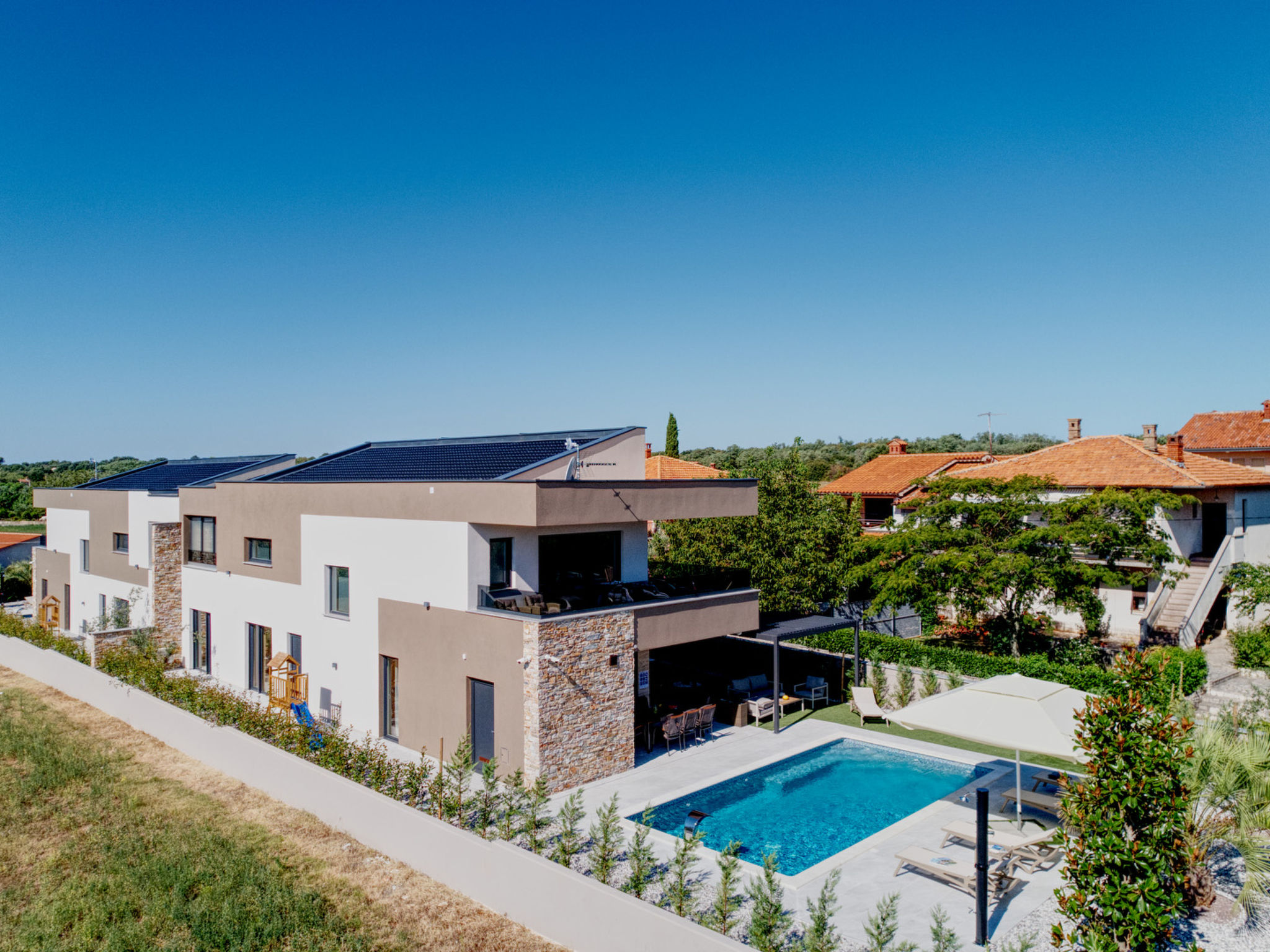 Photo of COMPLEX 2 VILLAS PIERON-BAVIGO