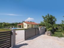 Villa Fiorina: Moderne vrijstaande villa met privézwembad nabij Pula - thumbnail 3