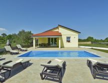 Villa Fiorina: Moderne vrijstaande villa met privézwembad nabij Pula - thumbnail 2