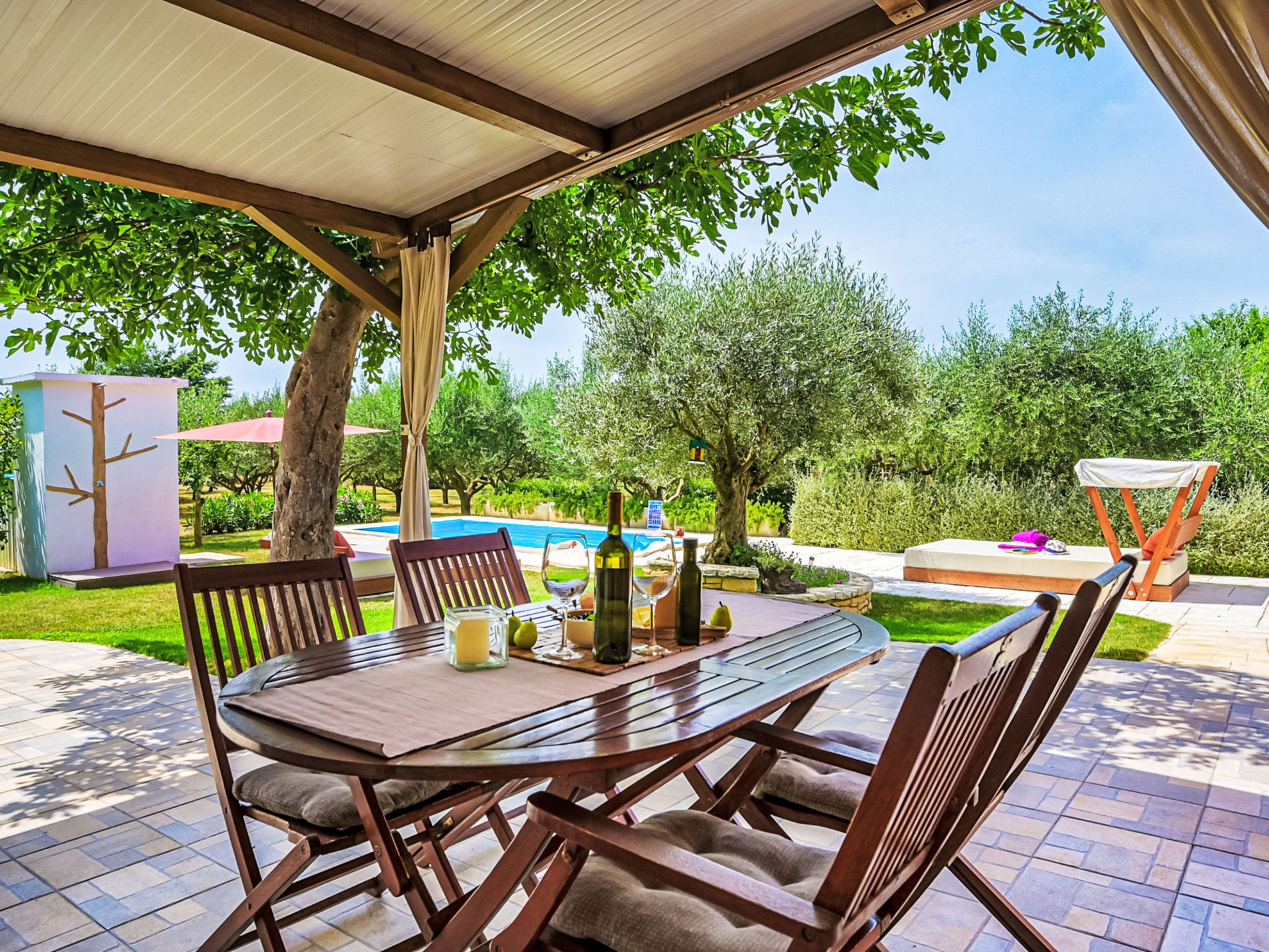 Oliveto - Outside