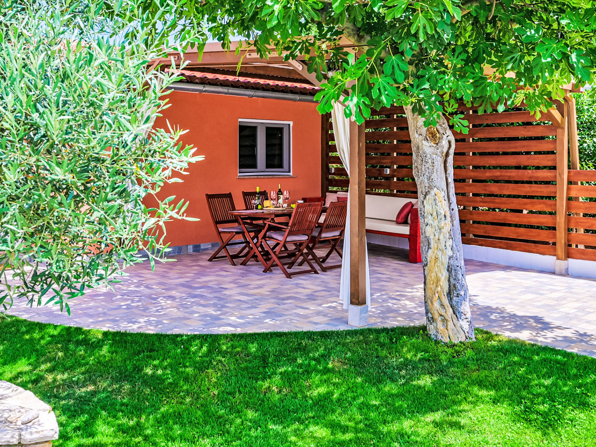 Oliveto - Outside