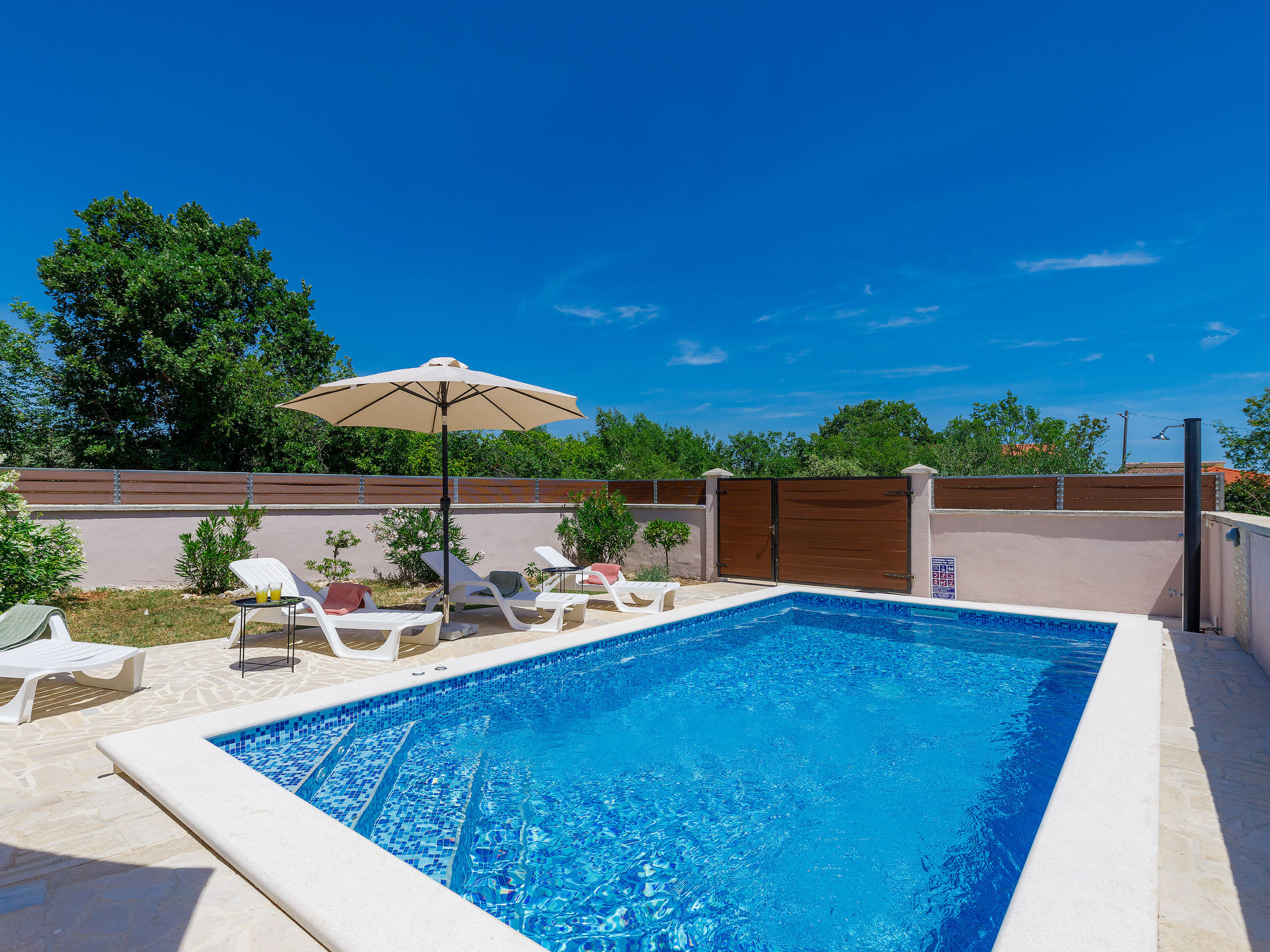 Vrijstaande villa Maslina met privézwembad, 2,2 km van strand Duga Uvala - foto 2