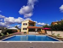 Ferienvilla mit eigenem Garten und Grill