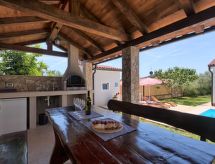 Comfortabel vakantiehuis met overdekt terras en zwembad in Divsici, Istrië - thumbnail 5