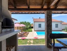Comfortabel vakantiehuis met overdekt terras en zwembad in Divsici, Istrië - thumbnail 6