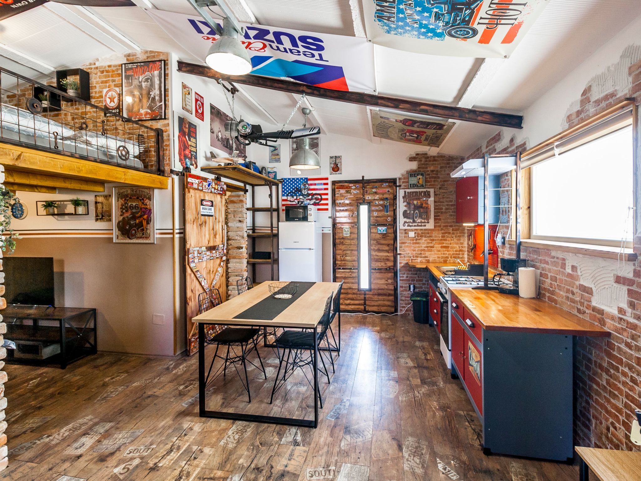 Haus im Industriestil Eni mit privatem Parkplatz-Binnen