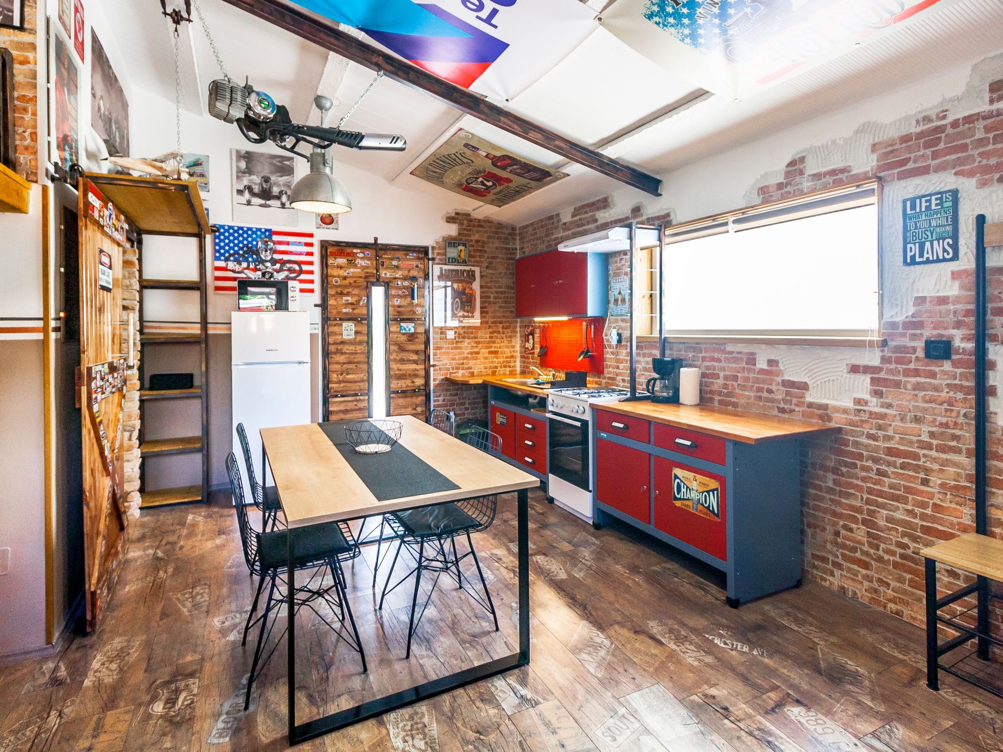 Haus im Industriestil Eni mit privatem Parkplatz-Binnen