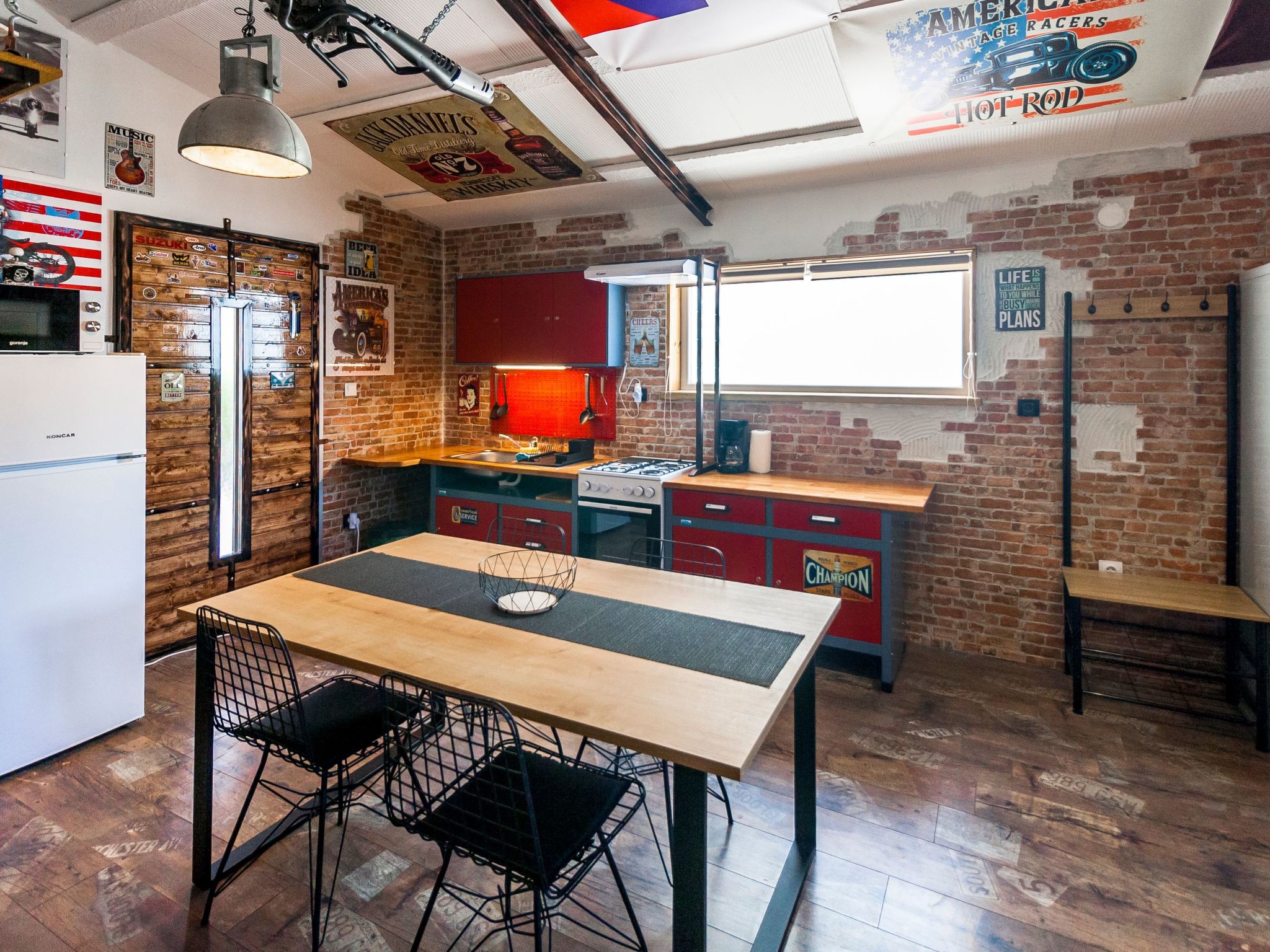 Haus im Industriestil Eni mit privatem Parkplatz-Binnen