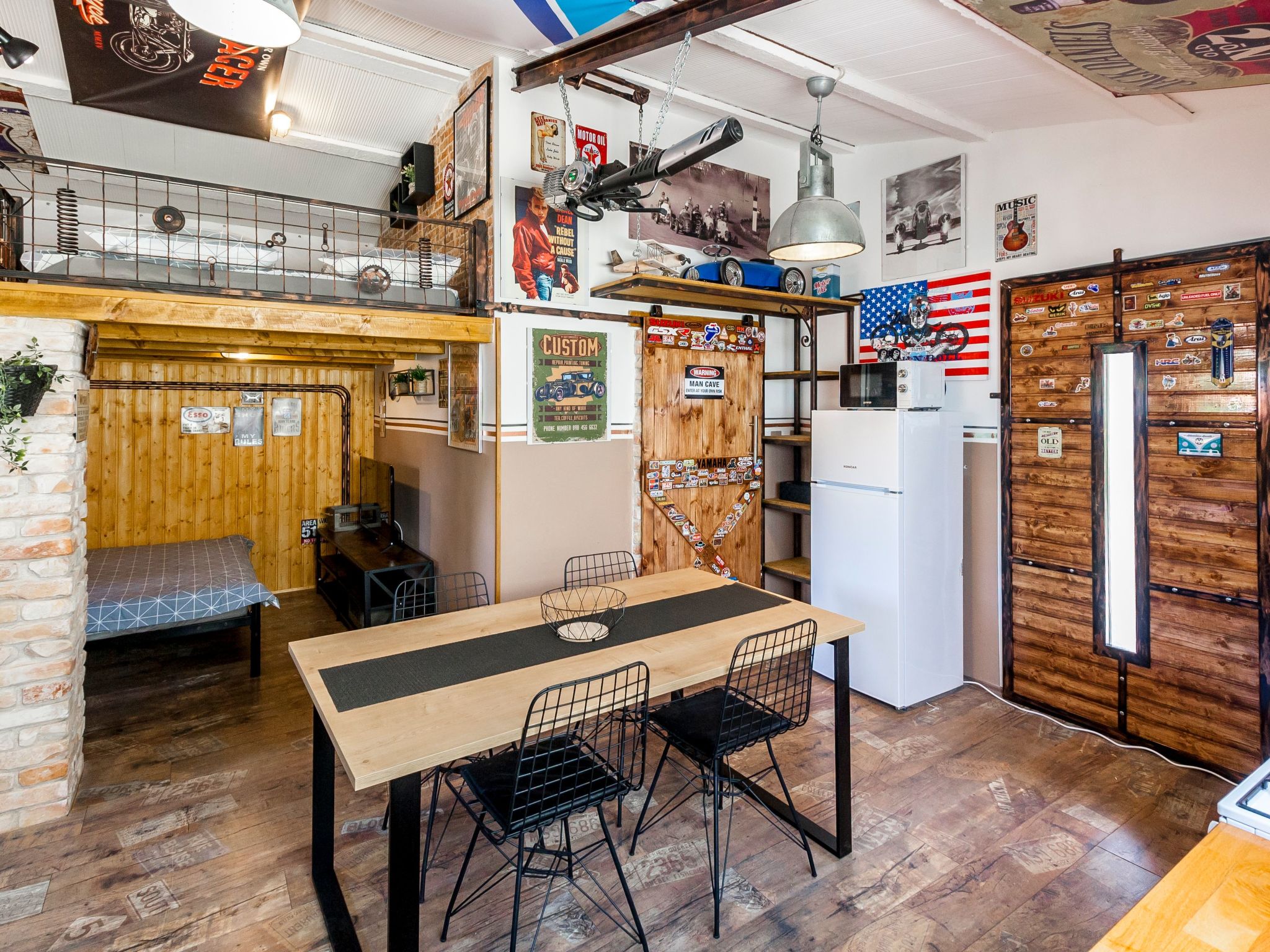 Haus im Industriestil Eni mit privatem Parkplatz-Binnen