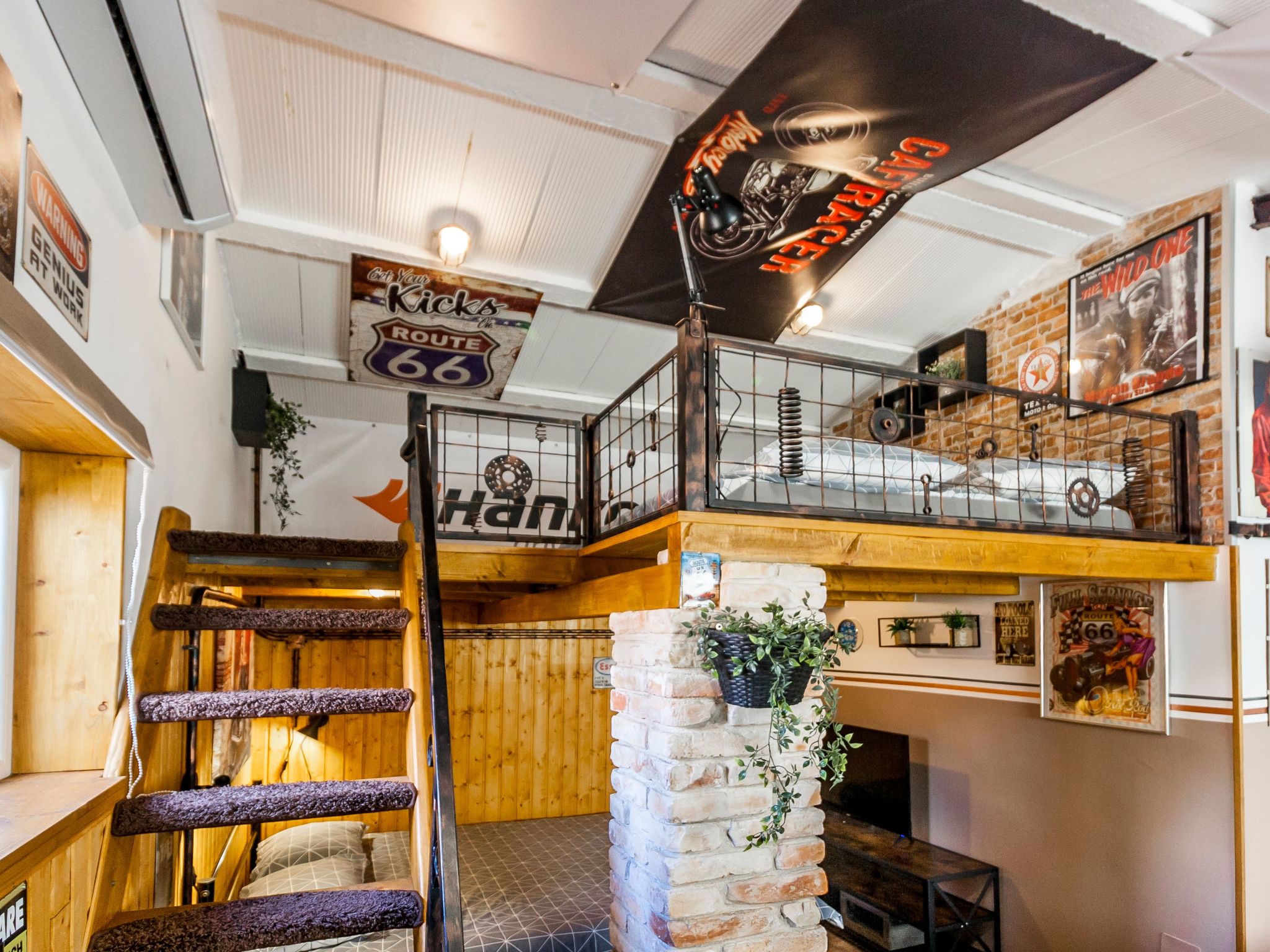 Haus im Industriestil Eni mit privatem Parkplatz-Binnen