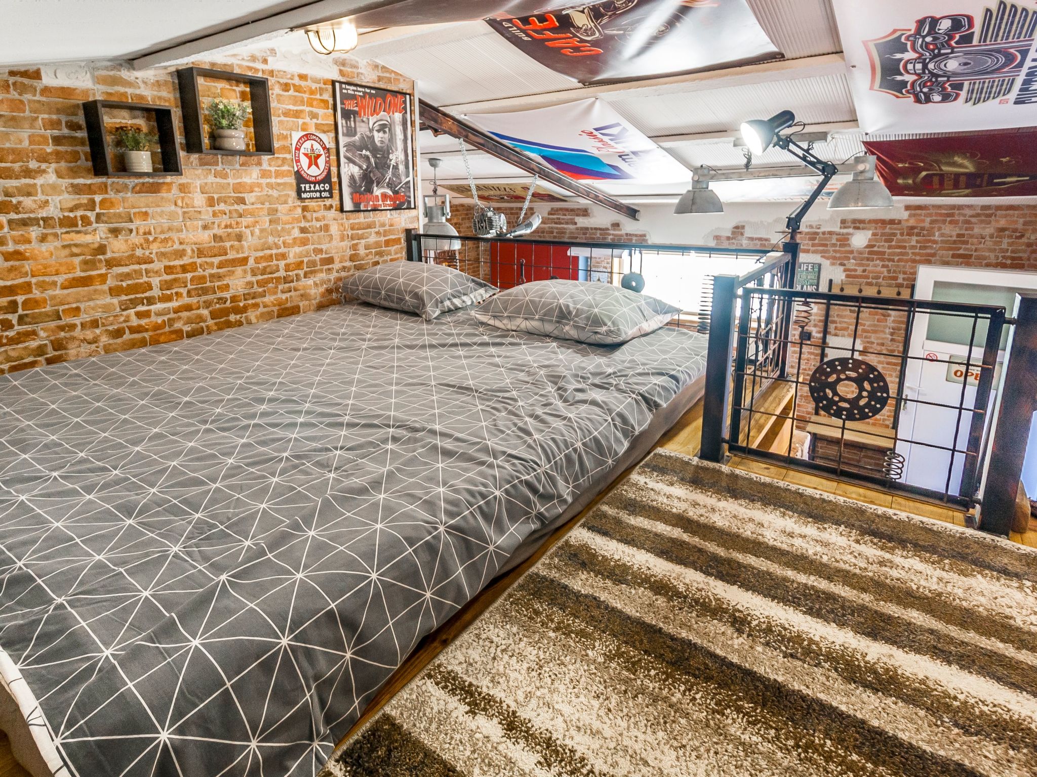 Haus im Industriestil Eni mit privatem Parkplatz-Binnen