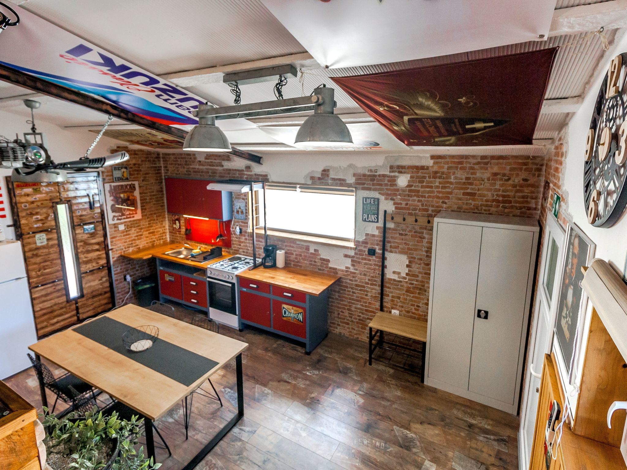 Haus im Industriestil Eni mit privatem Parkplatz-Binnen