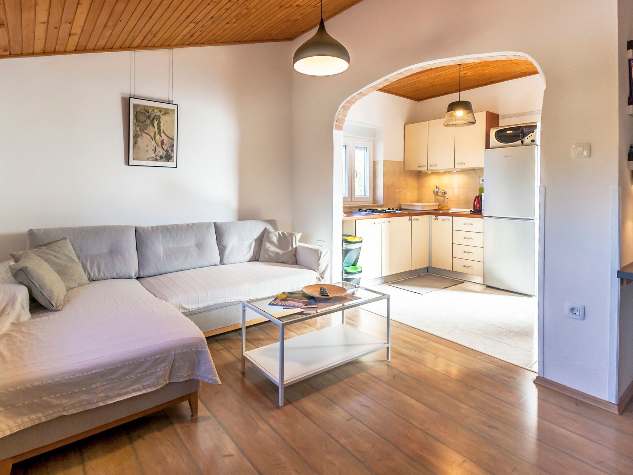 "Gortan" mit Blick auf das Wasser