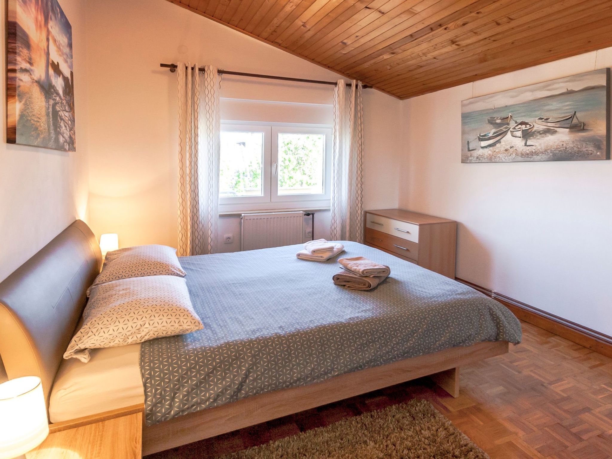 "Gortan" mit Blick auf das Wasser-Image-tags.info