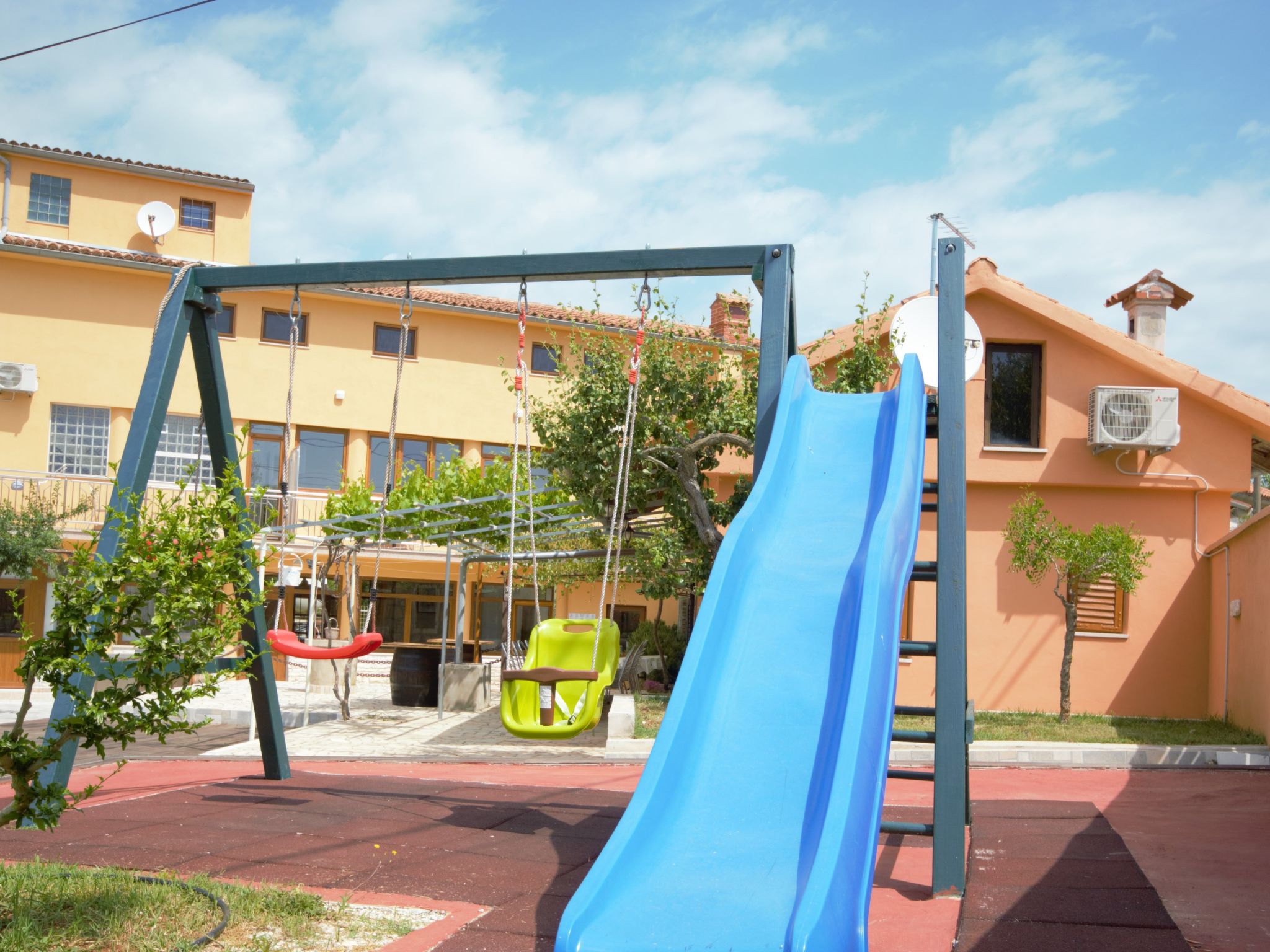 XXL-Ferienhaus "Cokuni" mit privatem Pool-Binnen