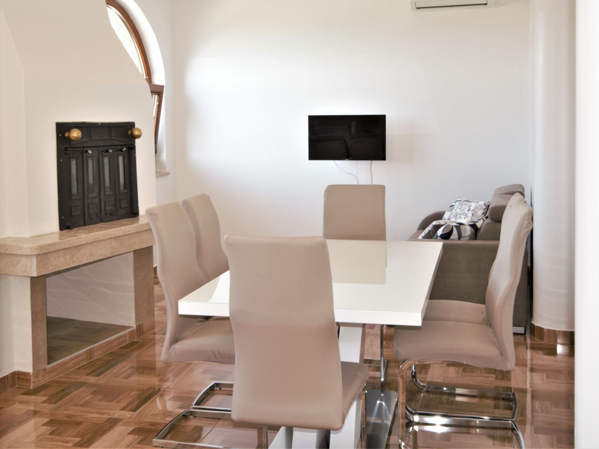 XXL-Ferienhaus "Cokuni" mit privatem Pool-Binnen