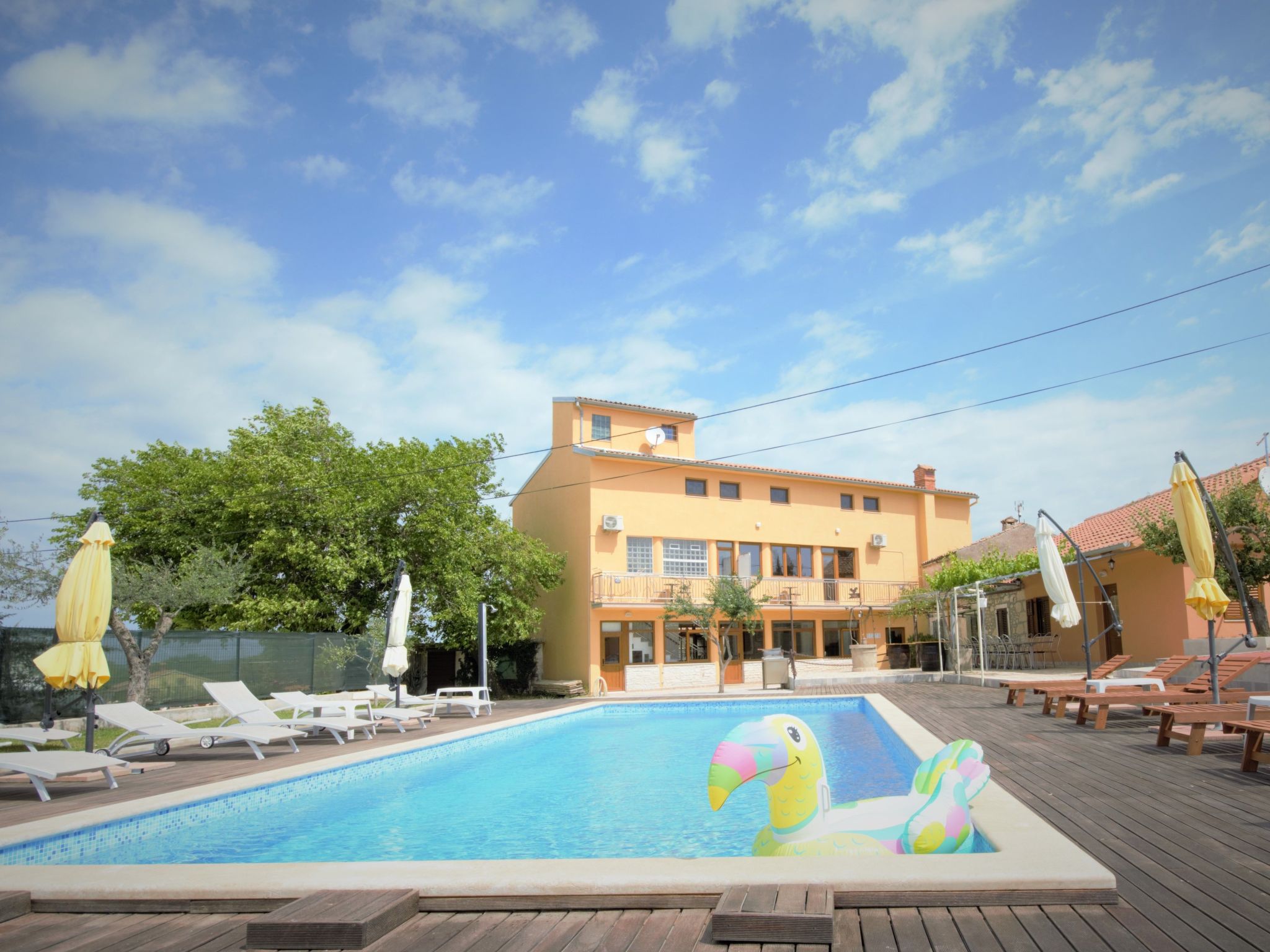 XXL-Ferienhaus "Cokuni" mit privatem Pool-Binnen