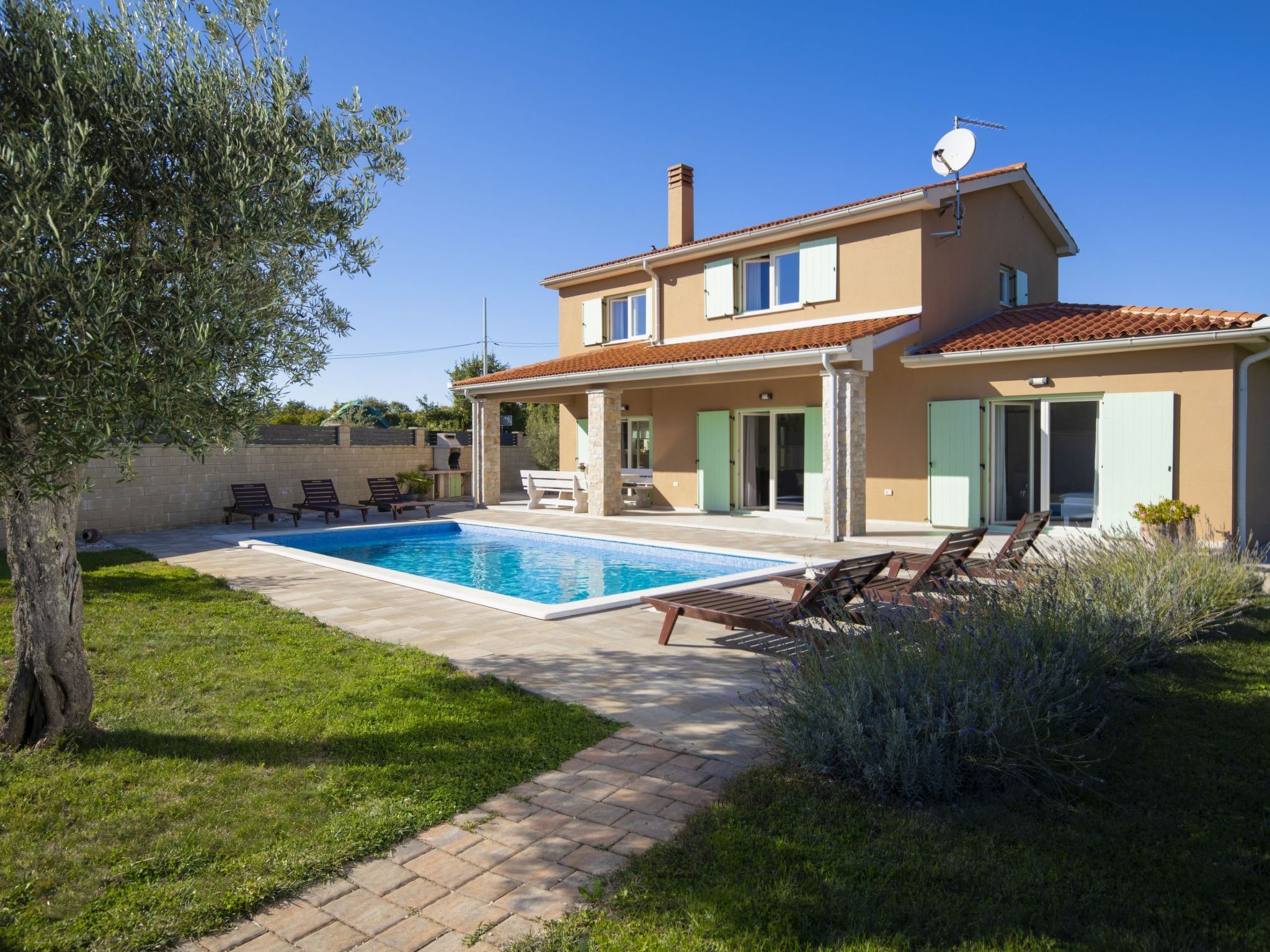 "Villa Matea" mit privatem Pool-Binnen