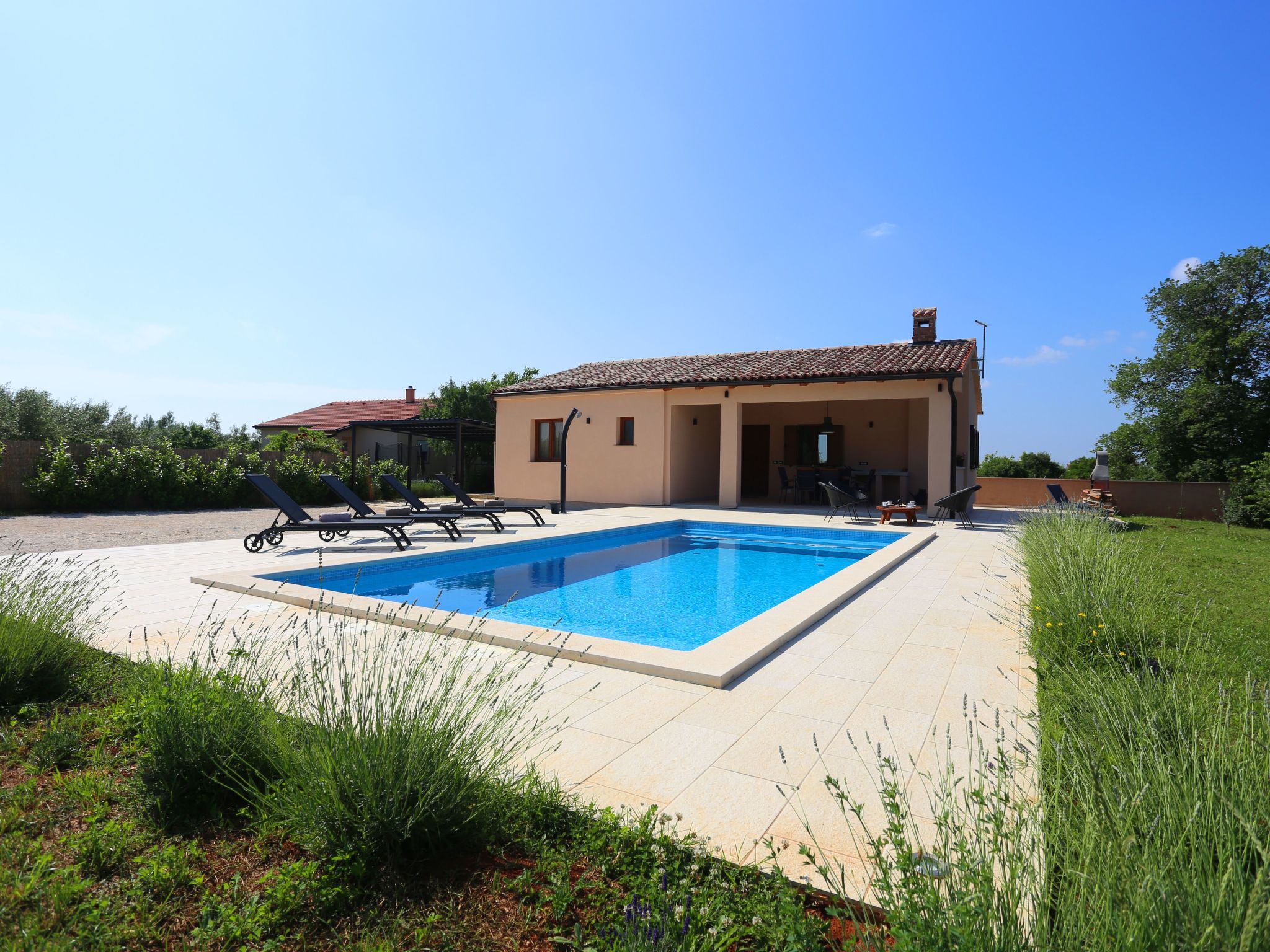 Haus Nina mit beheiztem Schwimmbad-Binnen