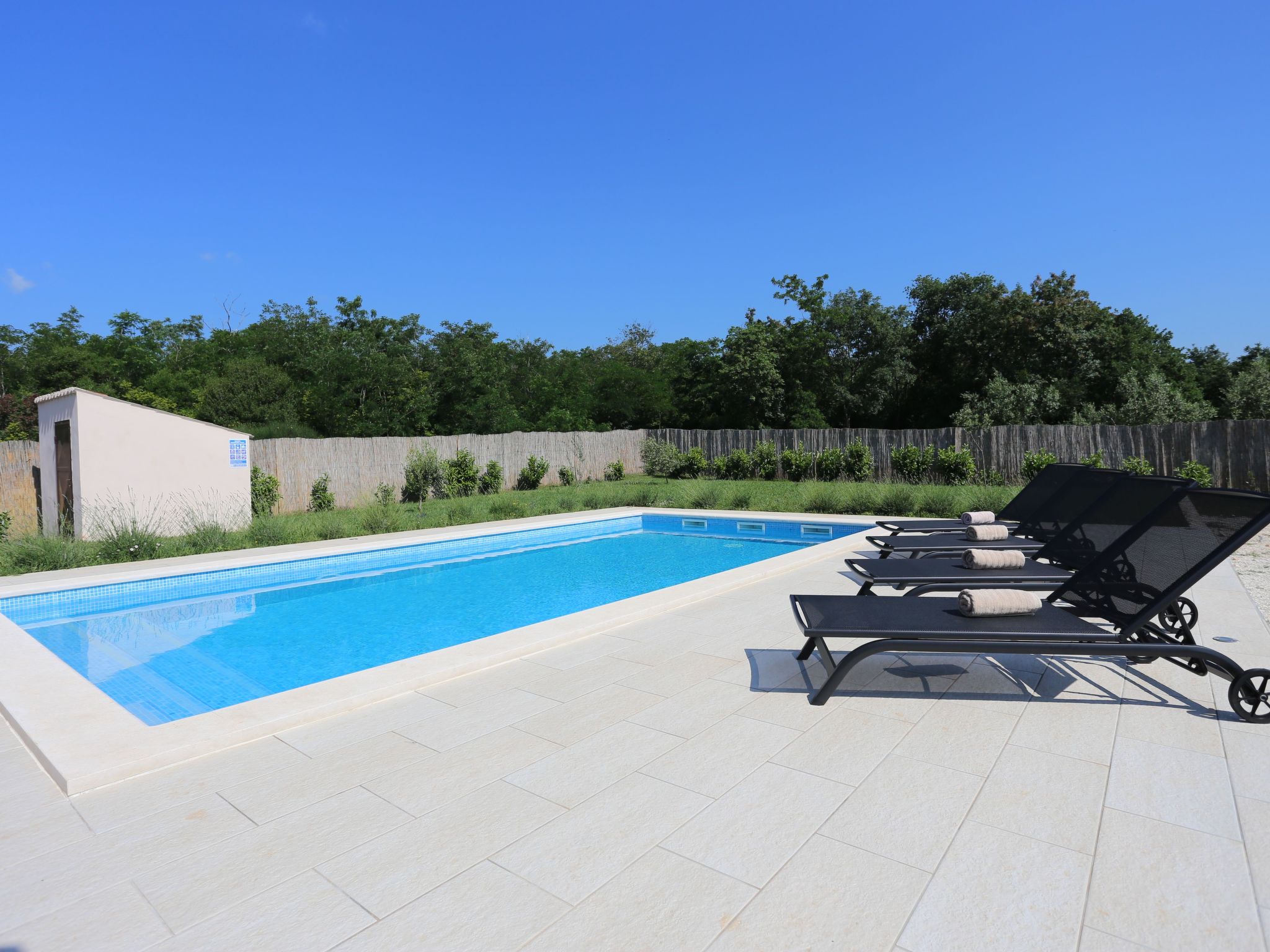 Haus Nina mit beheiztem Schwimmbad-Binnen