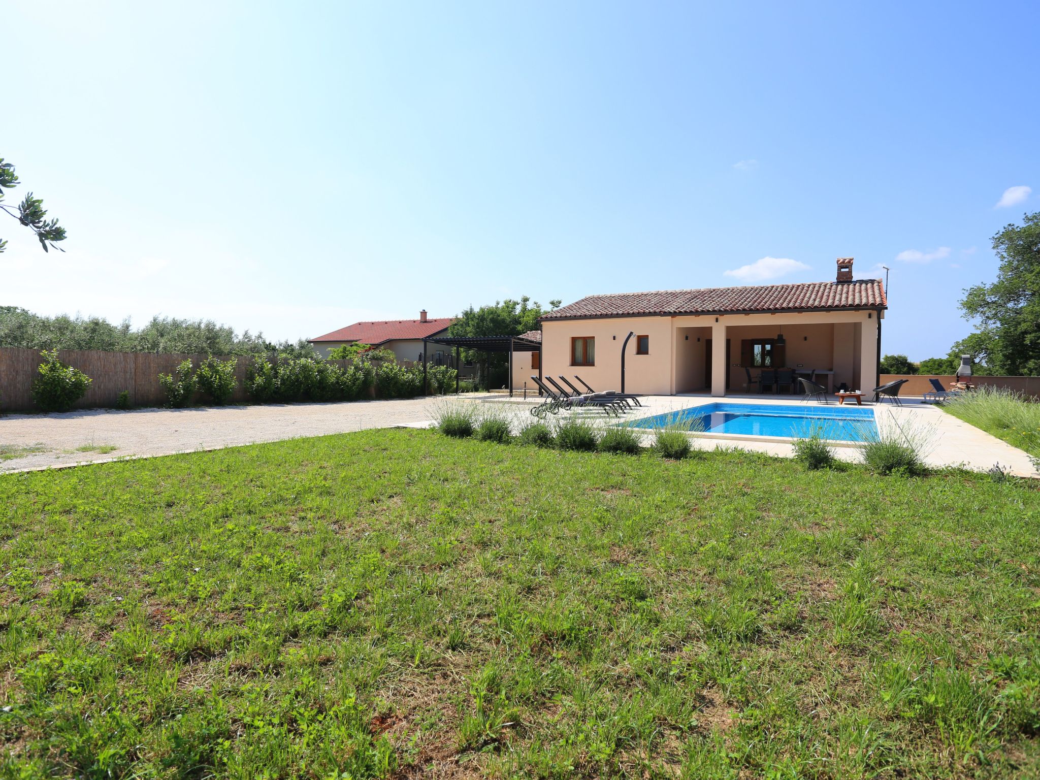 Haus Nina mit beheiztem Schwimmbad-Binnen