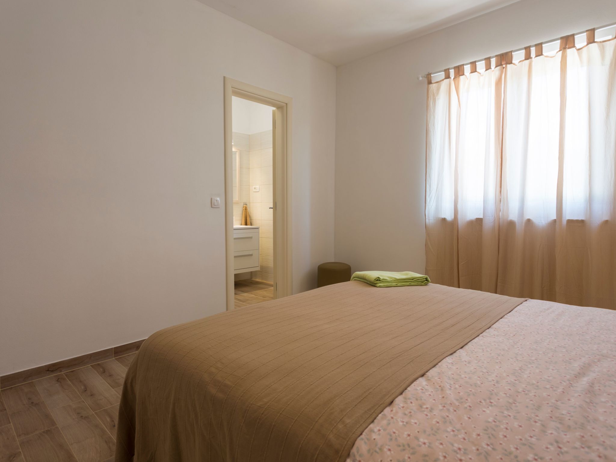 Haus Nina mit beheiztem Schwimmbad-Binnen