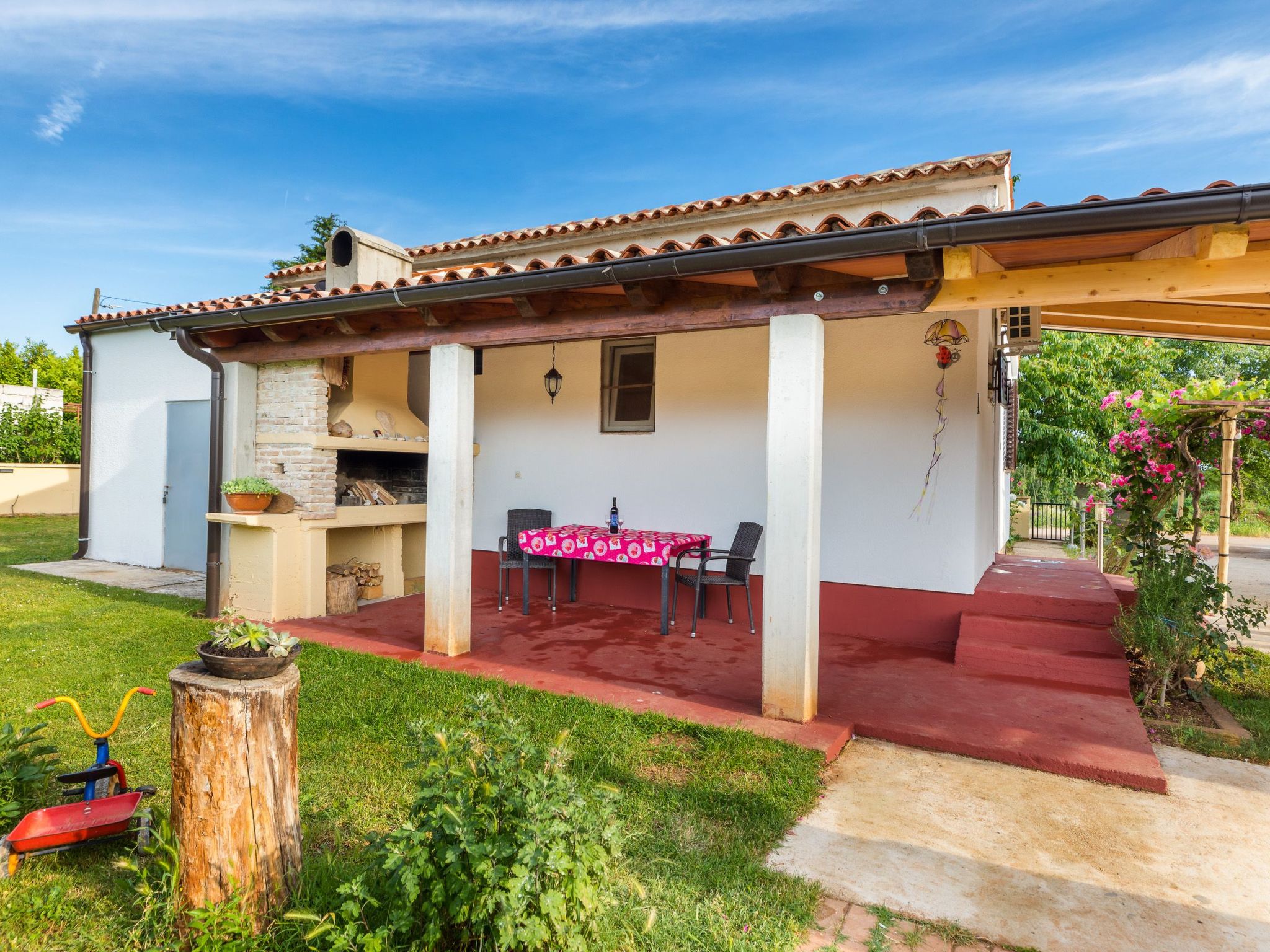 Haus "Dragica" mit Garten, Terrasse und Grill