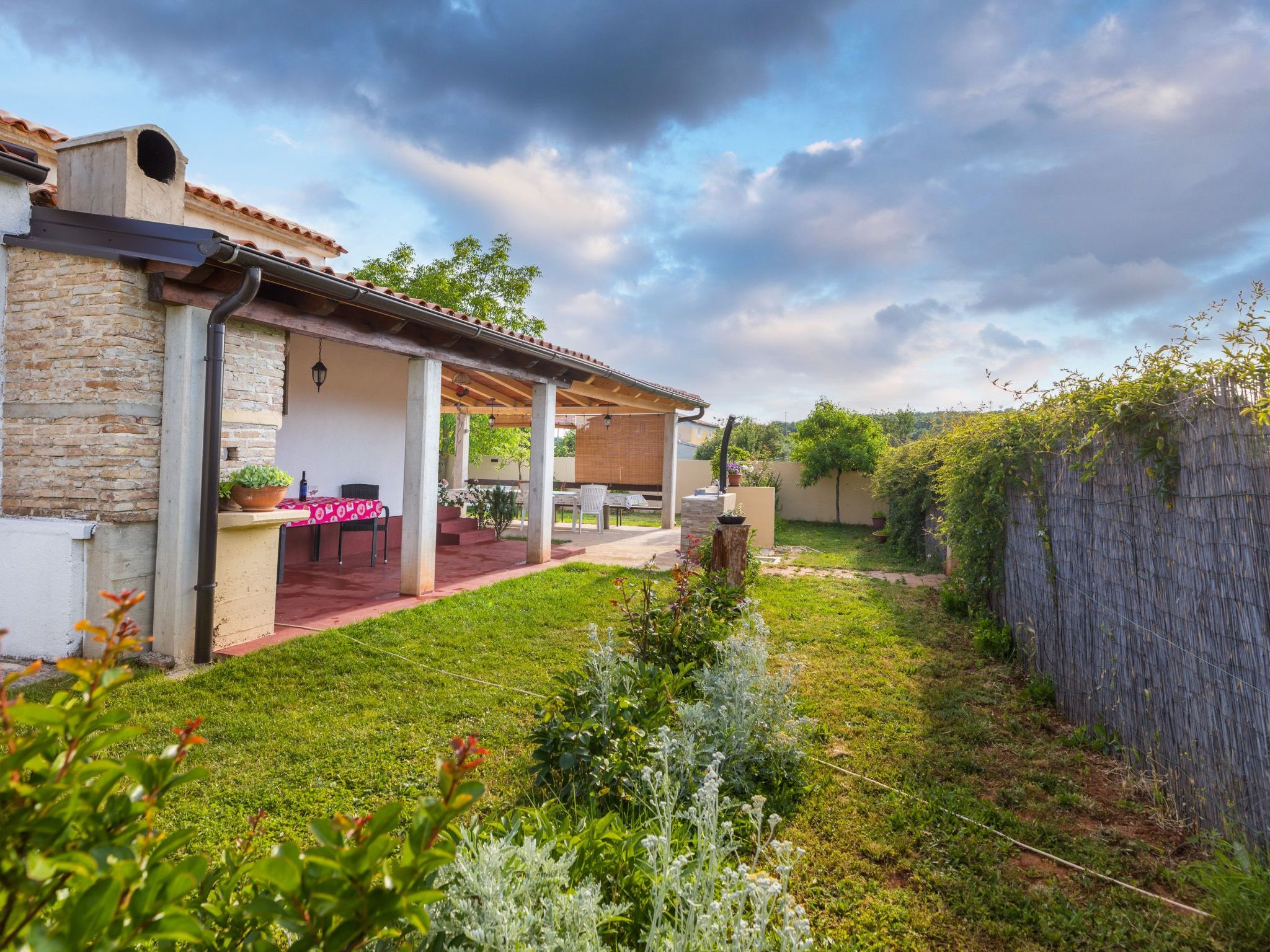Haus "Dragica" mit Garten, Terrasse und Grill