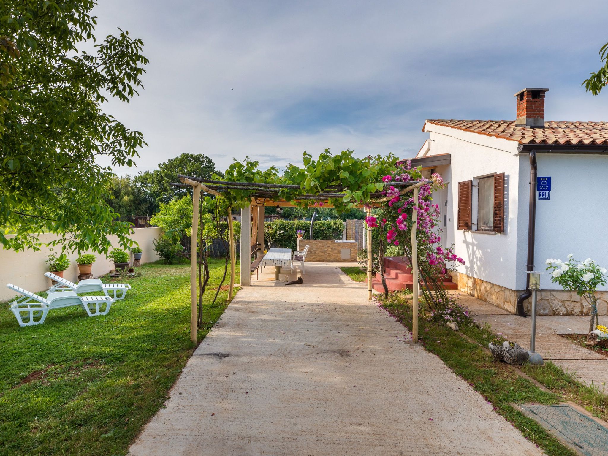 Haus "Dragica" mit Garten, Terrasse und Grill