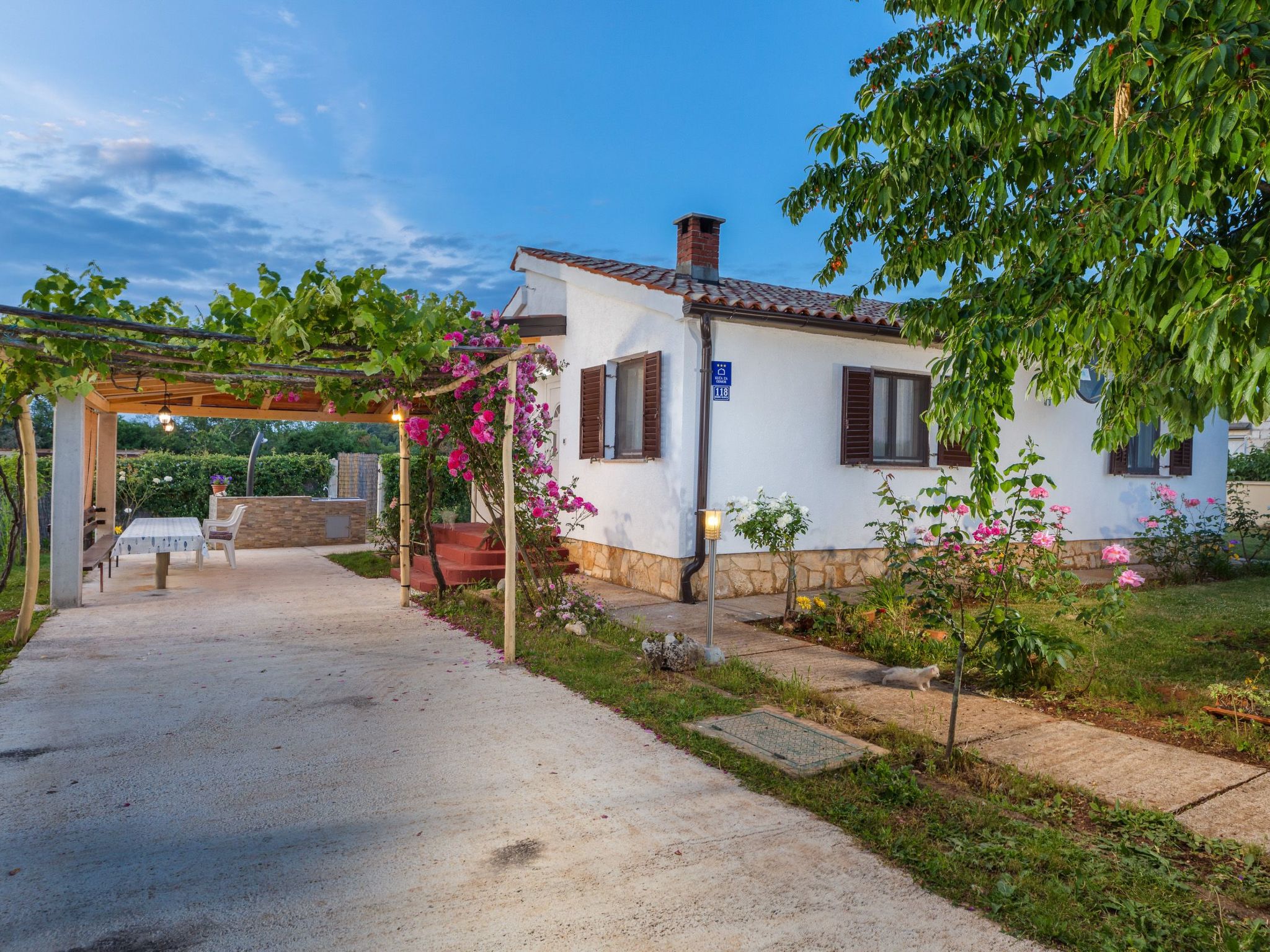 Haus "Dragica" mit Garten, Terrasse und Grill - Image-tags.info