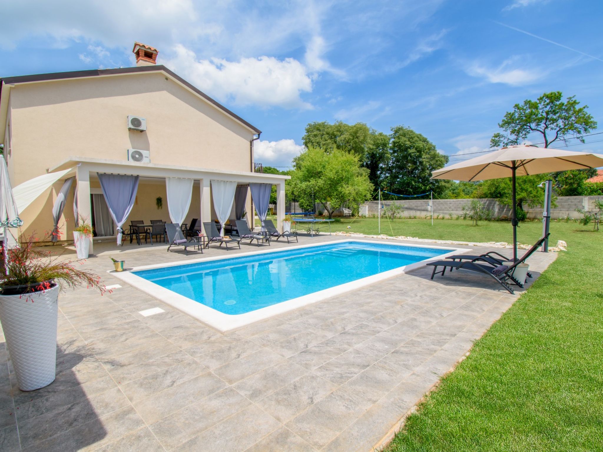 Vakantiehuis met privé zwembad in Pula/Manjadvorci (Kroatië) voor 6 personen