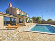 Villa Fumeti met privézwembad en tuin op 15 km van de zee in Istrië - thumbnail 4