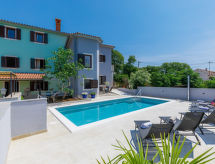 Villa Anita: Luxe 10-persoonsvakantiehuis met verwarmd zwembad in groene omgeving - thumbnail 1