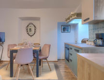 Villa Anita: Luxe 10-persoonsvakantiehuis met verwarmd zwembad in groene omgeving - thumbnail 4