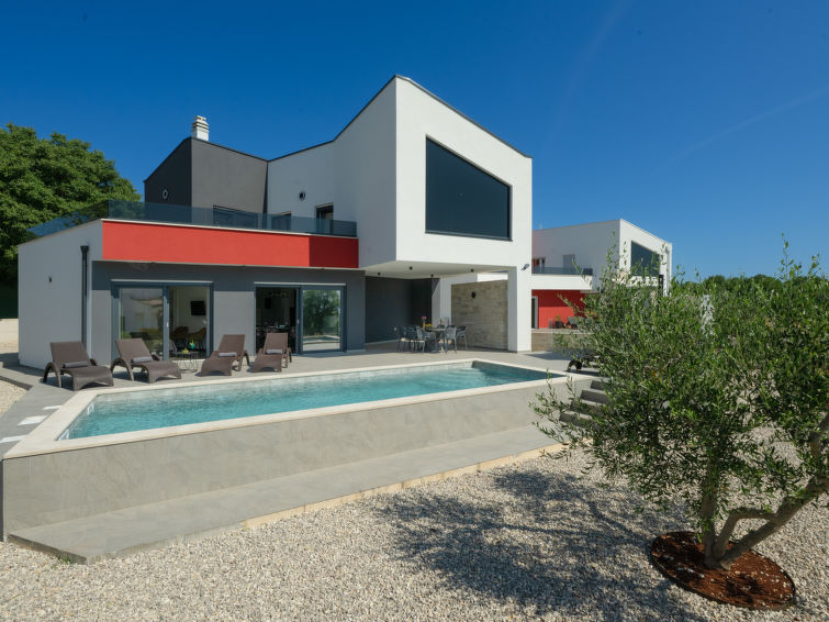 7-persoons villa Lu in Krnica met privézwembad en zeezicht in Krnica