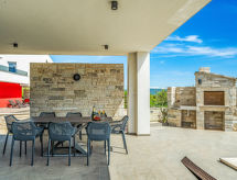 Moderne villa Lu met privézwembad nabij zee in Krnica, Istrië - thumbnail 2